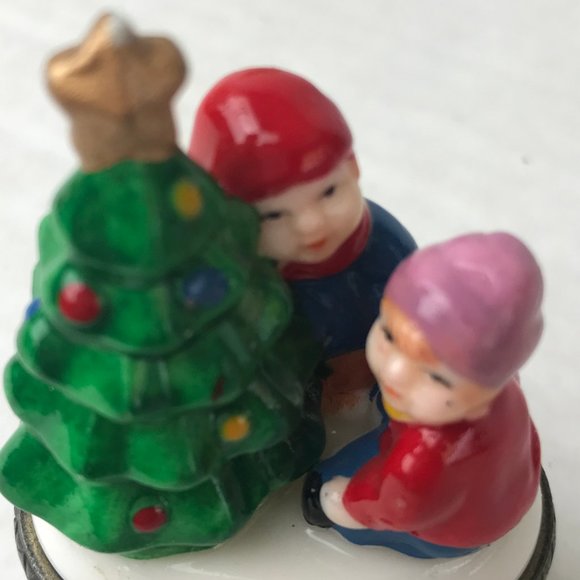 VINTAGE Porcelain Hinged Lid Trinket Box - Christmas Holiday Tree w/Children 3" - Picture 7 of 14